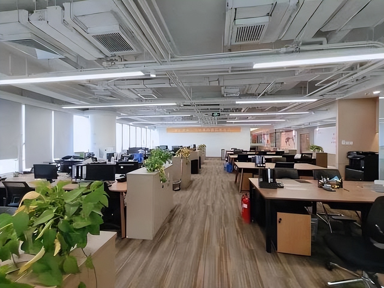 2022年生意越来越难做，为啥14亿人都带不动消费？4个原因很现实